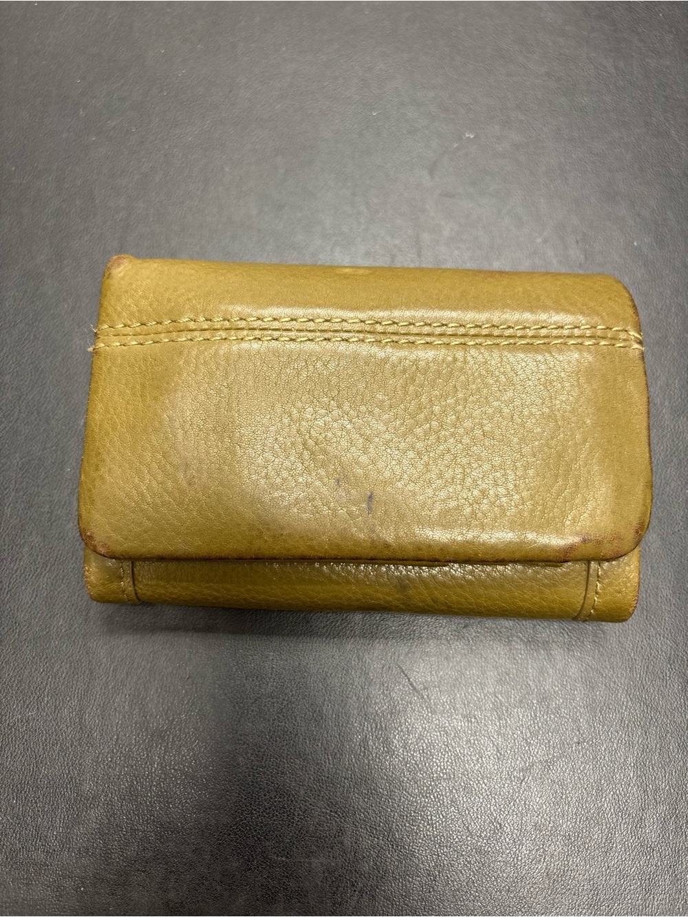 Women’s Hobo Leather Trifold Wallet. Olive Green. EUC.